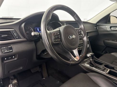Used 2018 Kia Optima S image 4
