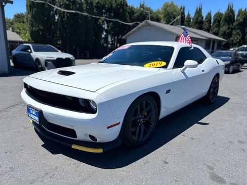 Used 2019 Dodge Challenger R/T w/ Driver Convenience Group RWD image 3