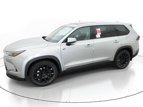 New 2026 Toyota Grand Highlander FWD image 2