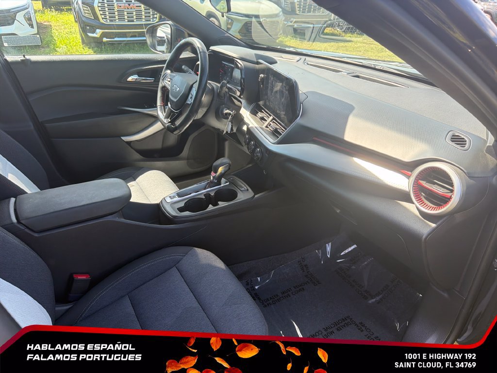 Used 2024 Chevrolet Trax RS FWD image 32