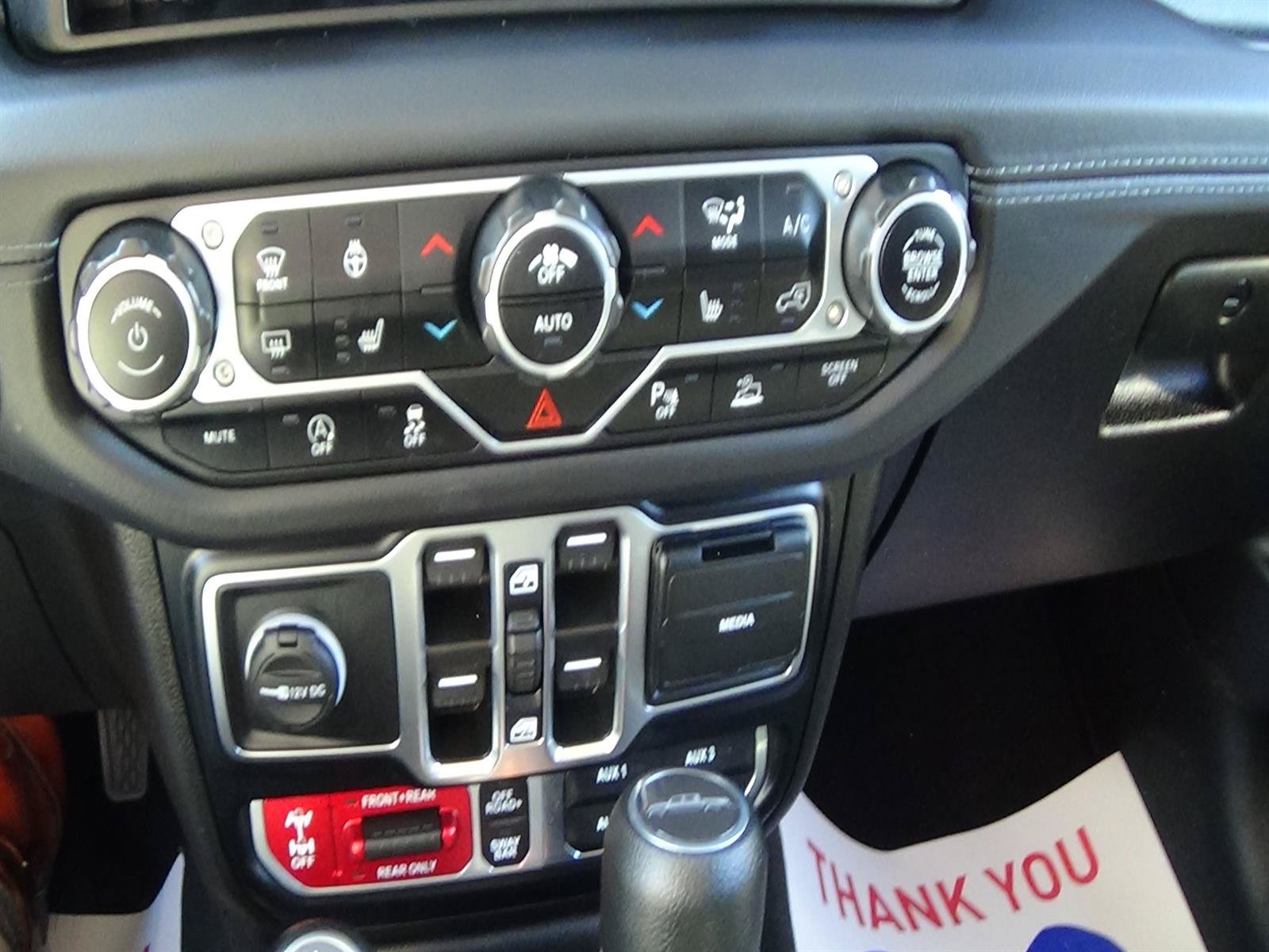 Used 2024 Jeep Gladiator Rubicon w/ Technology Group AWD/4WD image 23