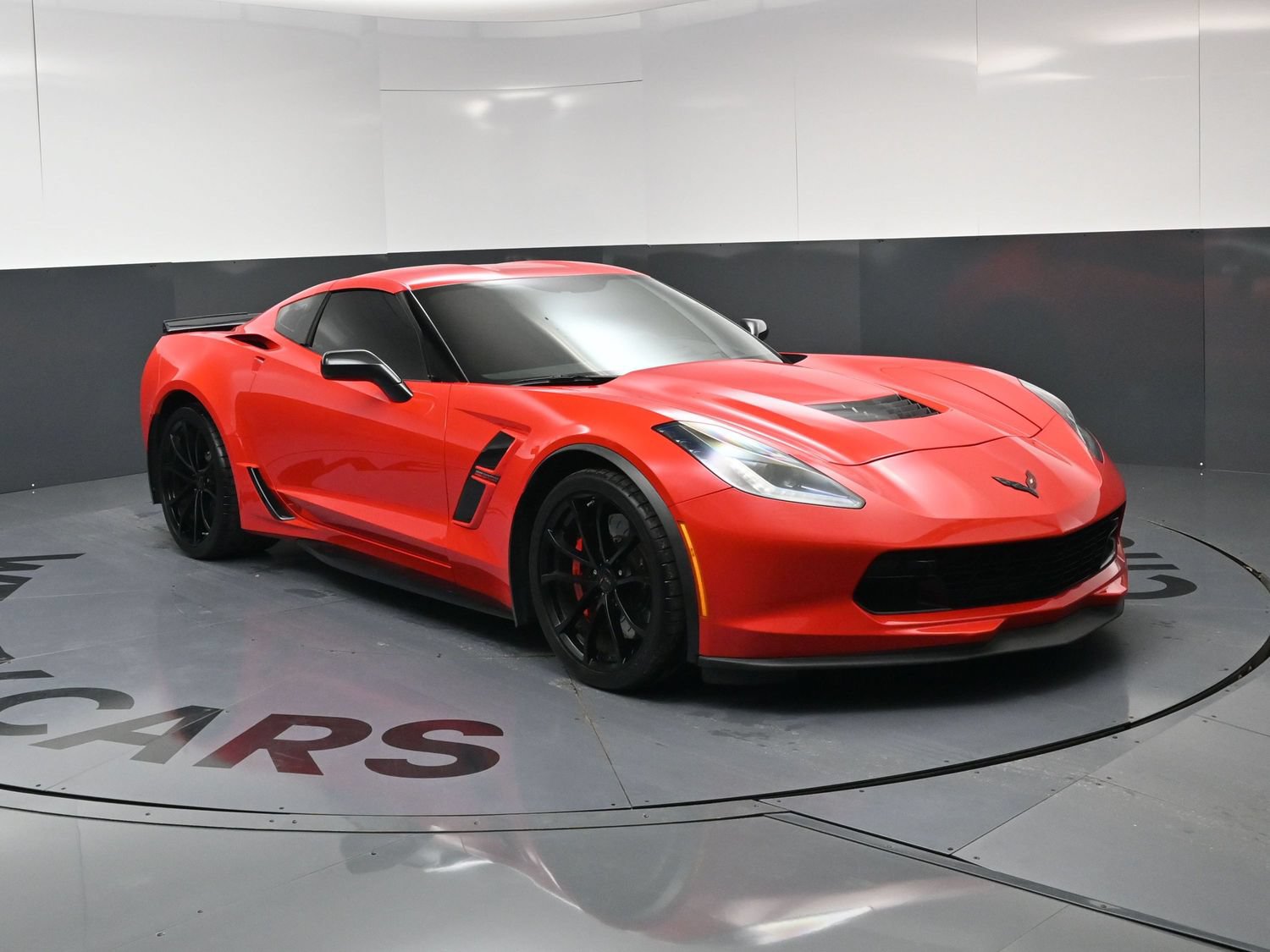 Used 2019 Chevrolet Corvette Grand Sport RWD image 2