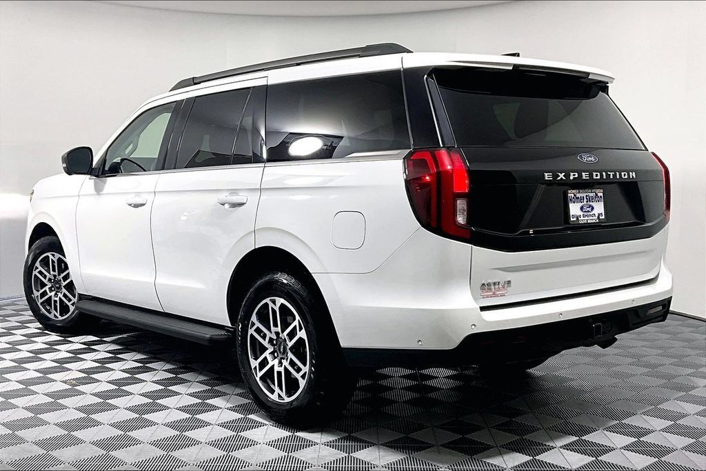 Used 2025 Ford Expedition Active AWD/4WD image 11