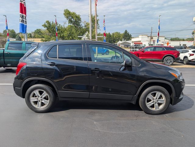 Used 2021 Chevrolet Trax LS w/ Tint and Cruise Package AWD/4WD image 6