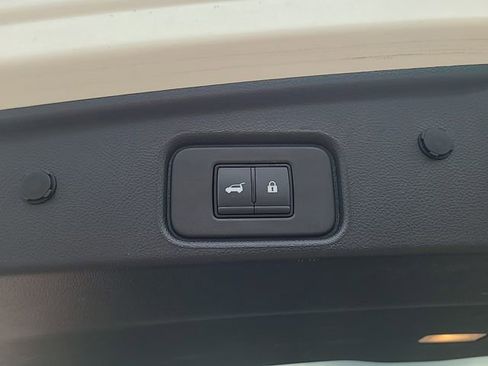 Used 2024 Nissan Pathfinder SL AWD/4WD image 35