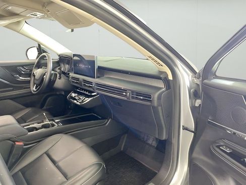 Used 2023 Lincoln Corsair AWD w/ Equipment Group 101A image 39