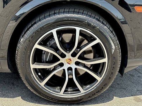 Used 2024 Porsche Cayenne Coupe AWD/4WD image 35