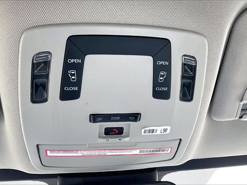 Used 2024 Toyota Sienna LE image 35