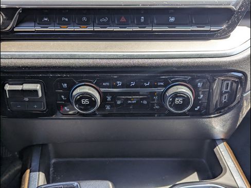Used 2022 Chevrolet Silverado 1500 High Country w/ Technology Package AWD/4WD image 31