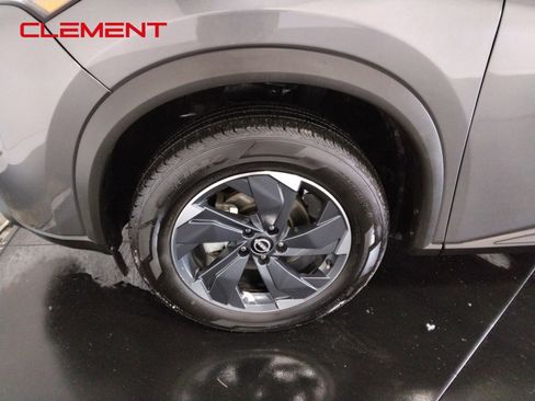 Used 2024 Nissan Rogue SV image 45