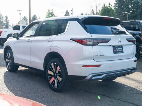 New 2026 Mitsubishi Outlander SE image 4