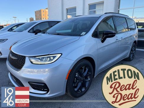 New 2026 Chrysler Pacifica Select w/ S Appearance Package image 1