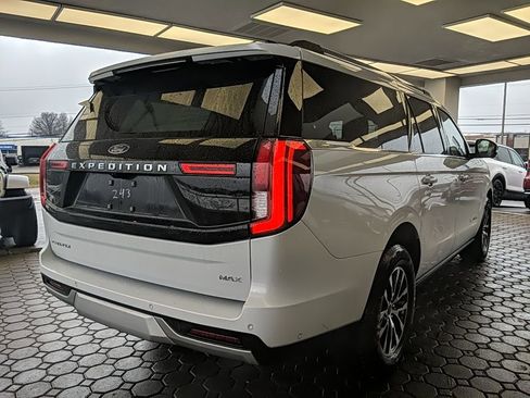 Used 2025 Ford Expedition Max Platinum image 5