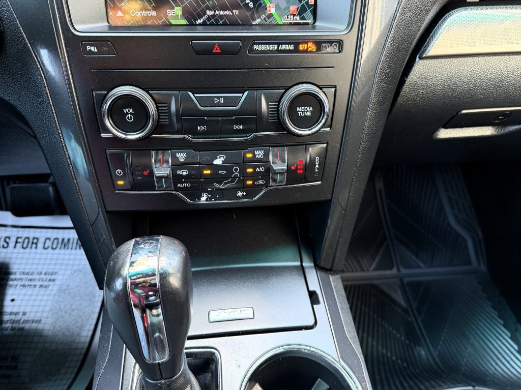 Used 2019 Ford Explorer XLT w/ Equipment Group 202A FWD image 26