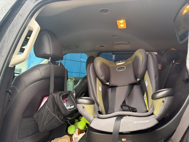 Used 2025 Kia Carnival FWD image 14