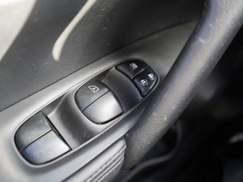 Used 2018 Nissan Rogue SV FWD image 14