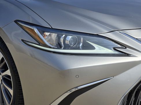 Used 2019 Lexus ES 350 w/ Premium Package image 8