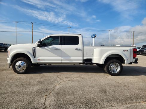 New 2026 Ford F450 Platinum w/ Platinum Plus Package AWD/4WD image 3