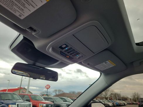 Certified 2022 Ford Explorer XLT w/ Equipment Group 202A image 30