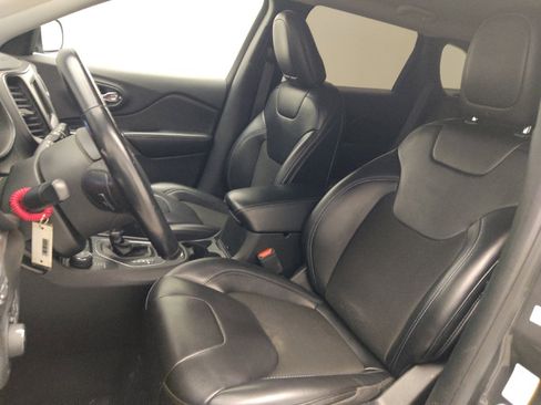 Used 2020 Jeep Cherokee Latitude Plus w/ Cold Weather Group image 17