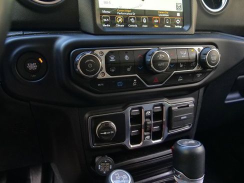 Used 2022 Jeep Wrangler Unlimited Sahara w/ Cold Weather Group image 18