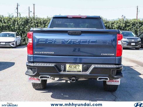Used 2022 Chevrolet Silverado 1500 Custom Trail Boss AWD/4WD image 4
