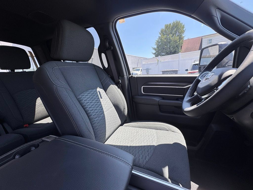 New 2026 RAM 2500 Big Horn AWD/4WD image 21