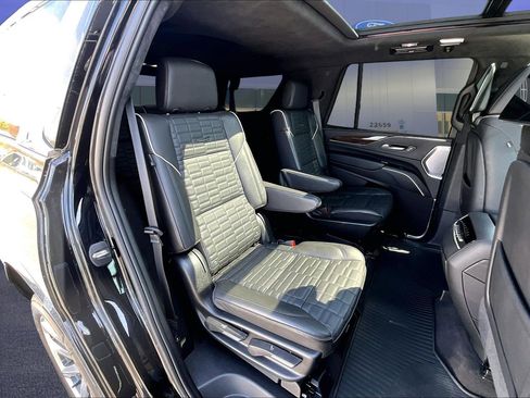Used 2023 Cadillac Escalade Premium Luxury Platinum image 25