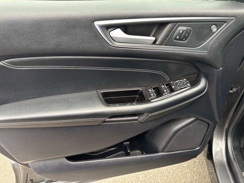 Used 2020 Ford Edge Titanium image 14