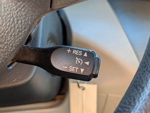 Used 2011 Toyota RAV4 4WD image 27