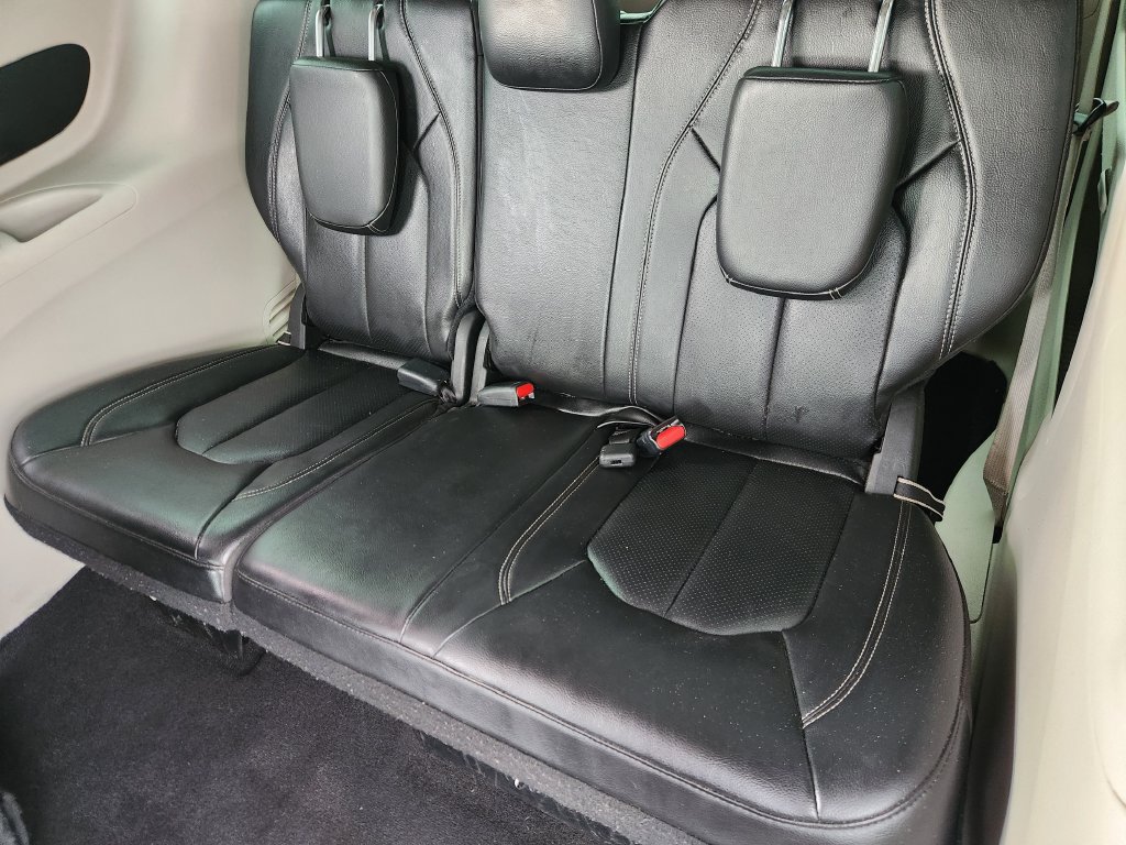 Used 2022 Chrysler Pacifica Touring-L FWD image 22