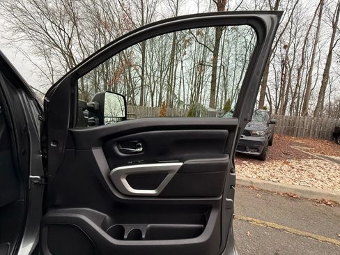 Used 2017 Nissan Titan SL AWD/4WD image 30