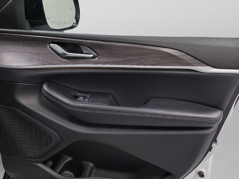 Used 2023 Jeep Grand Cherokee L Limited image 16