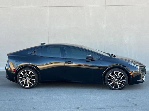 Used 2026 Toyota Prius Plug-In Hybrid FWD image 6