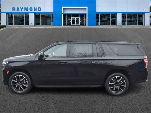 Used 2022 Chevrolet Suburban RST w/ Sport Performance Package image 6