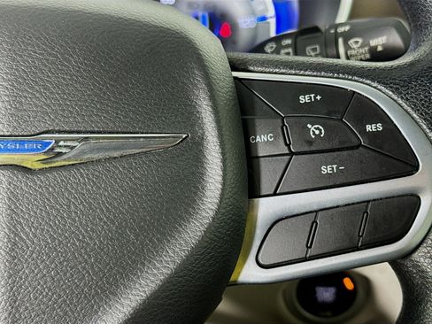 Used 2021 Chrysler Voyager Lxi FWD image 13