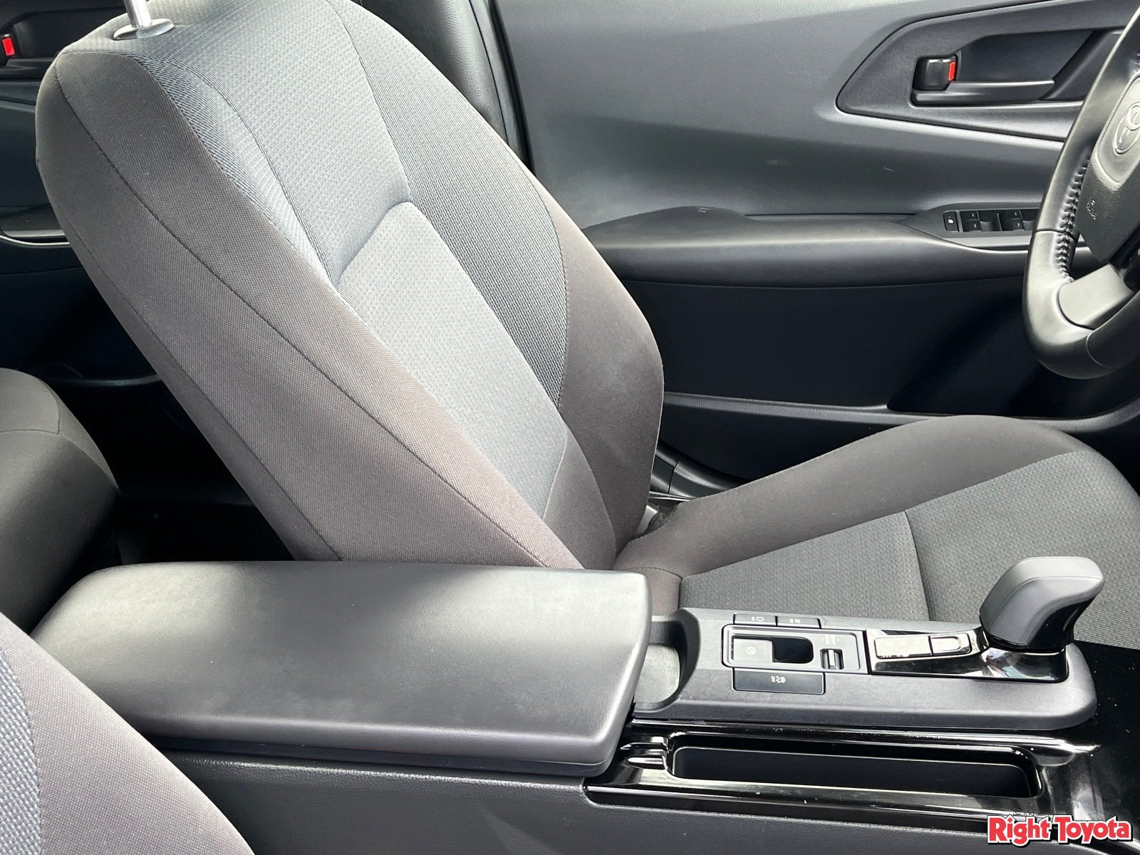 Certified 2024 Toyota Prius LE FWD image 14