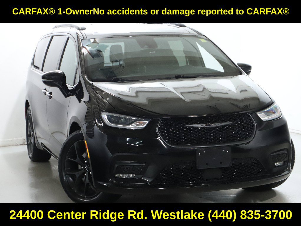 Used 2025 Chrysler Pacifica Limited FWD image 2