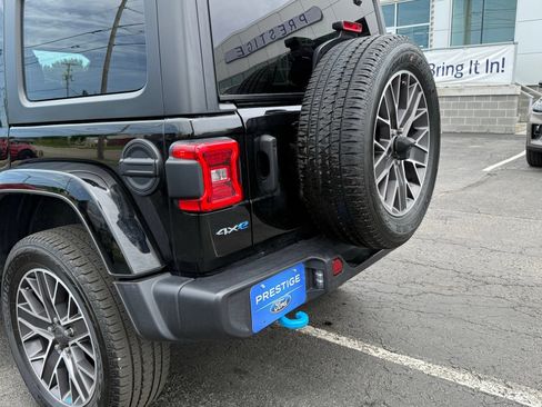 Used 2023 Jeep Wrangler Unlimited Sahara w/ Cold Weather Group AWD/4WD image 13