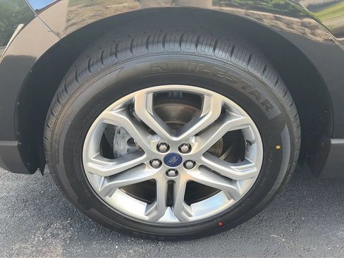Used 2018 Ford Edge Titanium w/ Equipment Group 301A FWD image 25