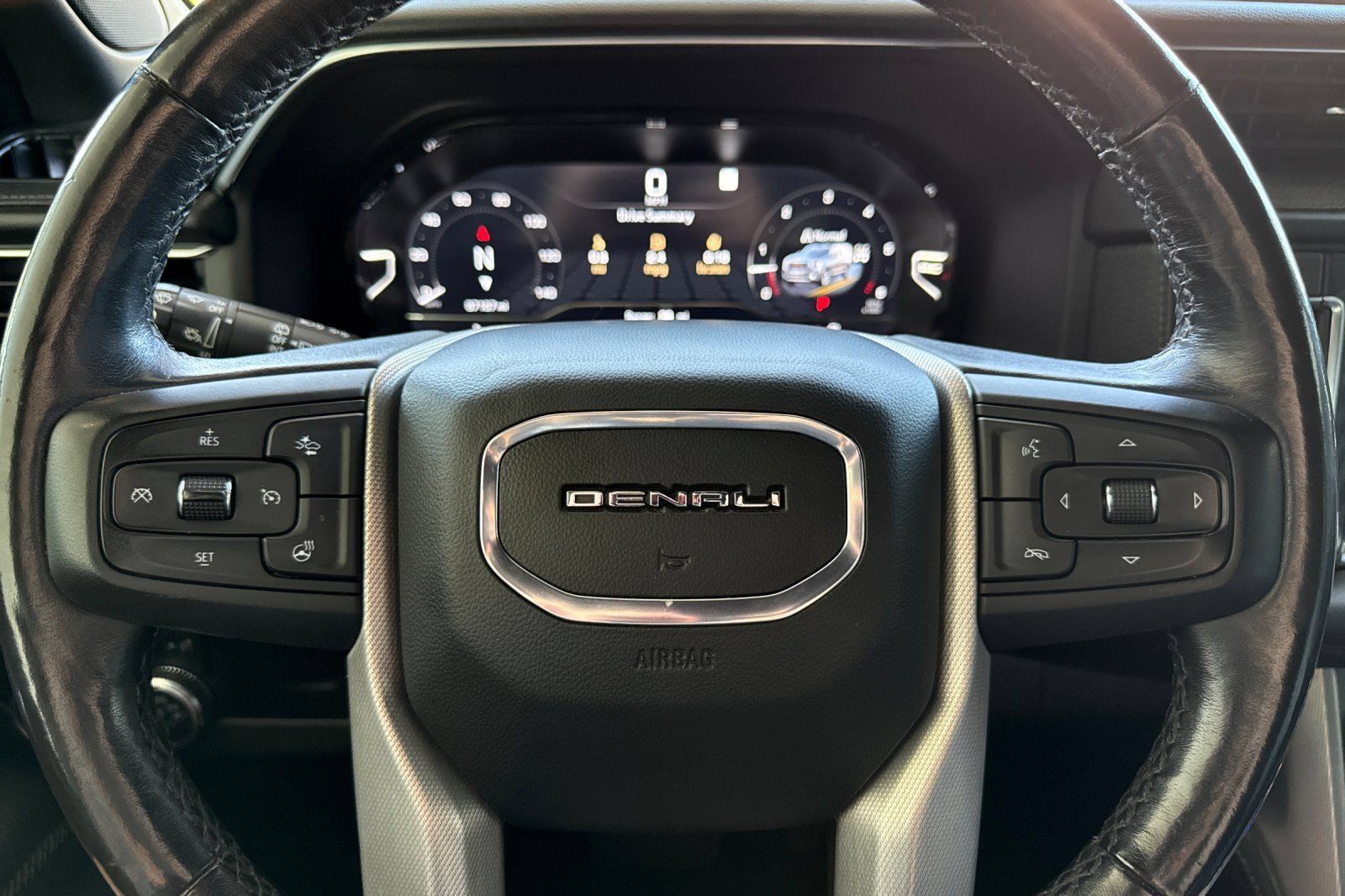 Used 2022 GMC Yukon XL Denali AWD/4WD image 27