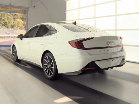Used 2021 Hyundai Sonata Limited FWD image 2