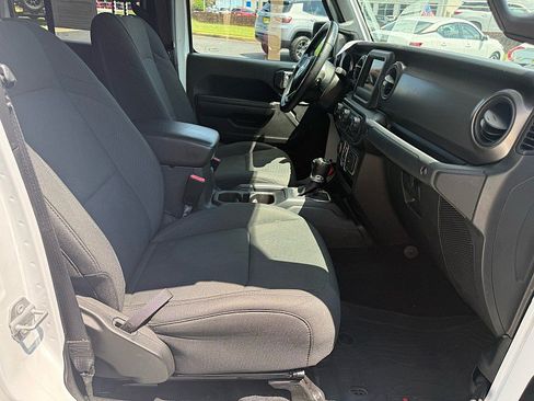 Used 2021 Jeep Gladiator Sport AWD/4WD image 22