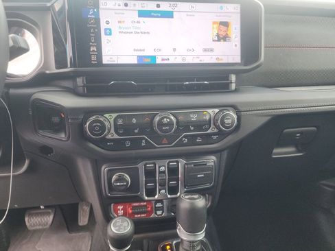 Used 2024 Jeep Wrangler Unlimited Rubicon AWD/4WD image 8