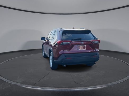 Used 2019 Toyota RAV4 XLE FWD image 7