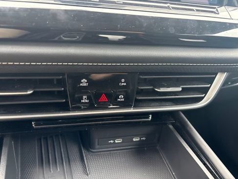 Used 2025 Volkswagen Atlas SE FWD image 33