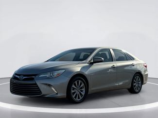 Used 2016 Toyota Camry XLE w/ Moonroof Package FWD video 2