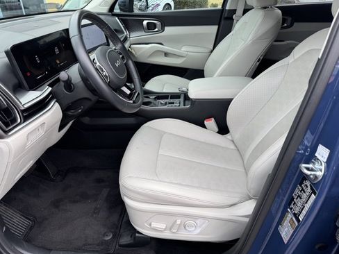Used 2025 Kia Sorento S image 16