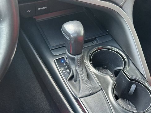 Used 2020 Toyota Camry SE image 19