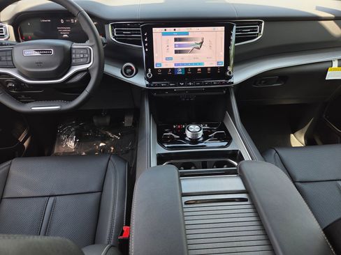 New 2026 Jeep Grand Wagoneer L Limited AWD/4WD image 5